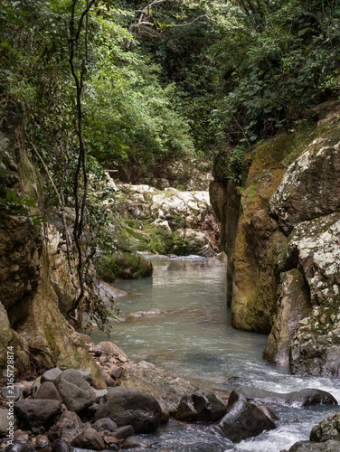 Recorrido entre montañas y rios en Panama