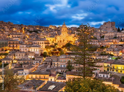 Fotografie Modica, Sicily, Italy with the Cathedral of San Giorgio at twilight 63