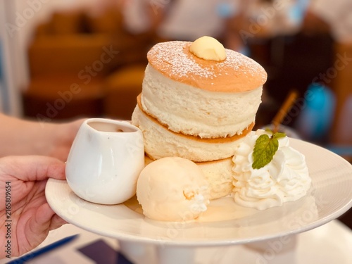 Bild auf Leinwand Fluffy Japanese souffle pancake with ice cream and whipped cream