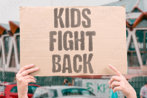 фотографія "Kids fight back" Students responding aggressively