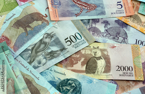 Canvastavla Venezuelan bolivar money banknotes pile on table