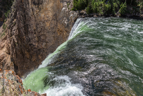 Fotografie Brink of the Lower Falls on the Yellowstone River, Grand Canyon of the Yellowsto