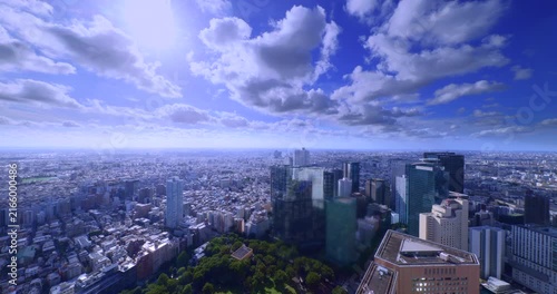 東京都庁展望室から望むビル群と街の景色