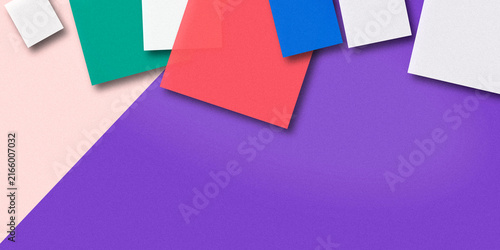 Fotografía Square paper notes in red, teal, green, and white float over a deep purple diagonal plane, forming a dynamic template for creative campaigns