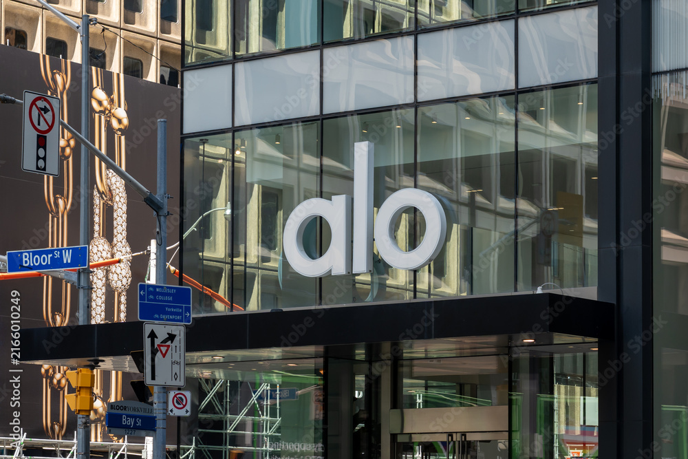 Fototapeta premium Toronto, ON, Canada - August 21, 2026: Alo Yoga retail store on Bloor St W in Toronto, Ontario, Canada. Alo Yoga (stylized as alo) is an American premium athletic apparel retailer. 