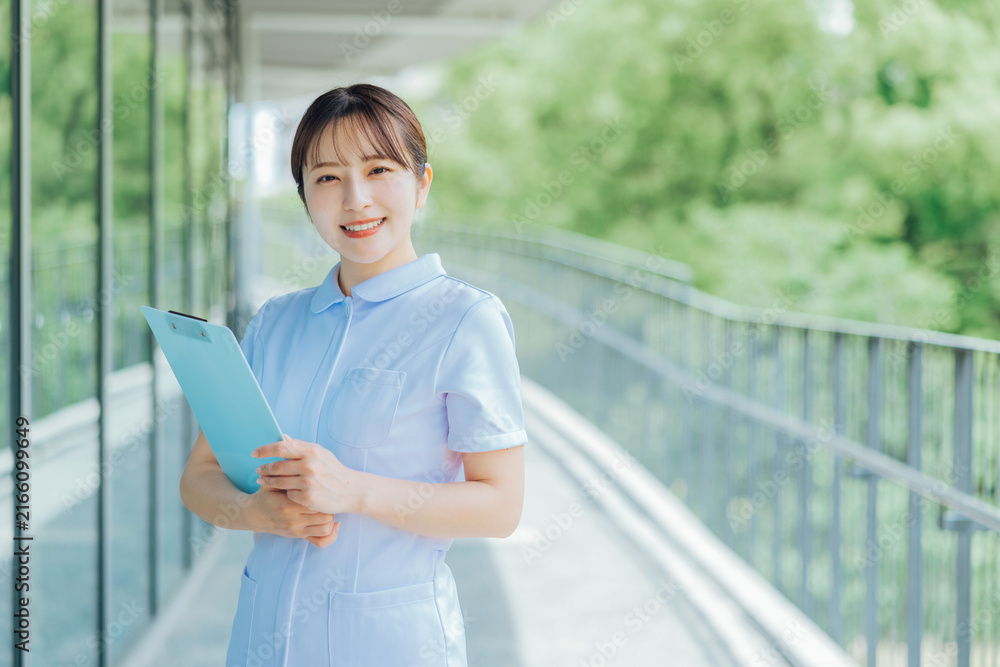 Fototapeta premium 若い女性看護師