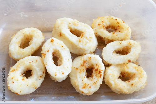 Canvastavla Fried squid rings in plastic container