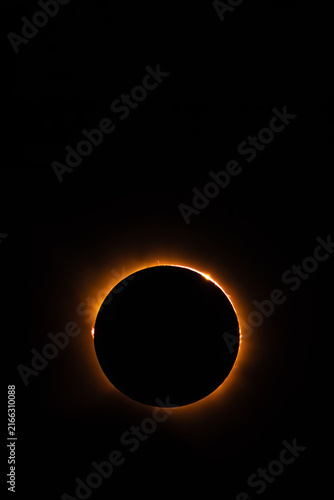 Cuadro en lienzo Horizontal composition of total solar eclipse totality with glowing solar corona, Spain