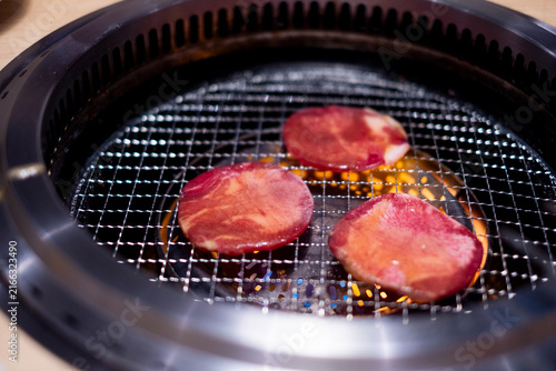 牛タンを焼く_焼肉