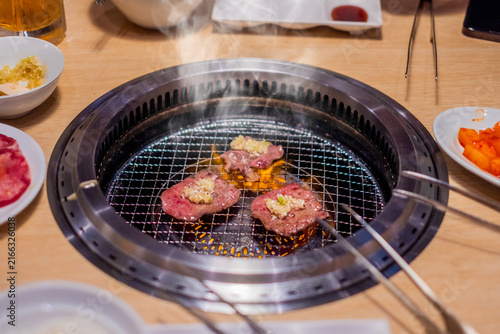 牛タンを焼く_焼肉