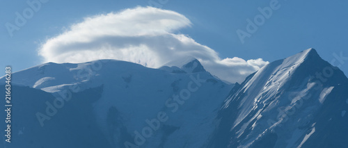 Canvastavla Panoramic view of snow-capped mountain peaks Stock Photo