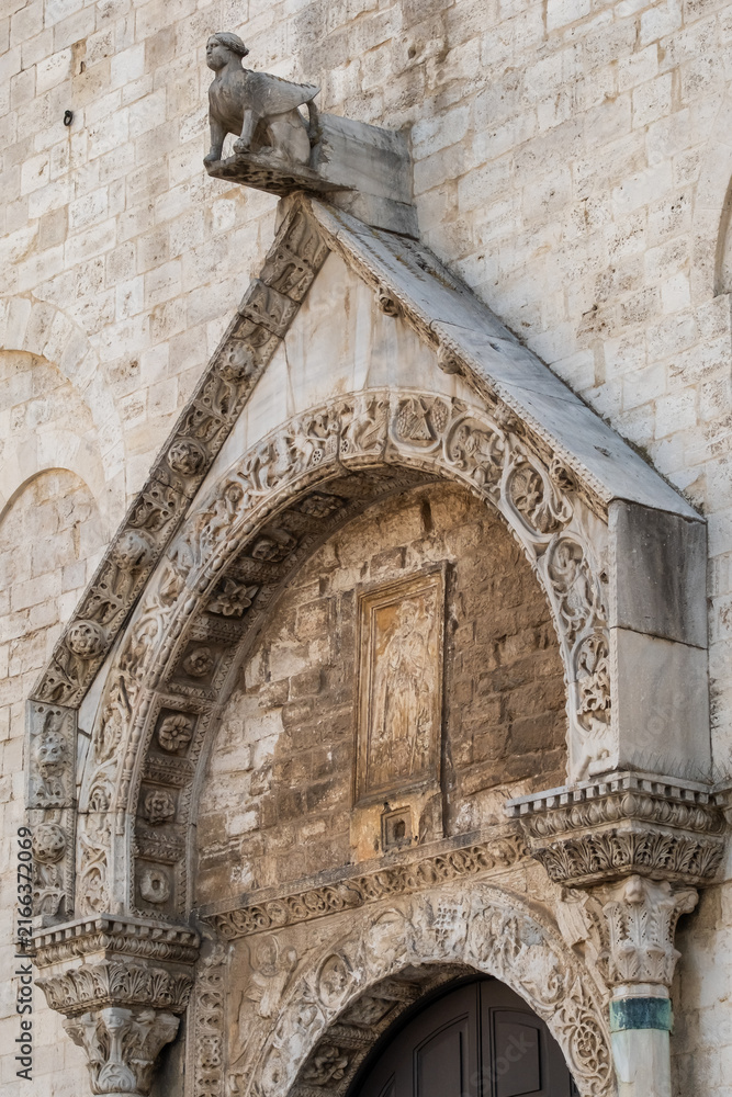 Naklejka premium Carved Stone Arch Detail on Basilica San Nicola in Bari, Italy