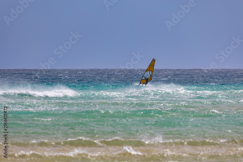 Canvastavla Kitesurfers on a picturesque, windy, sandy Sotavento, Costa Calma, beach with cr