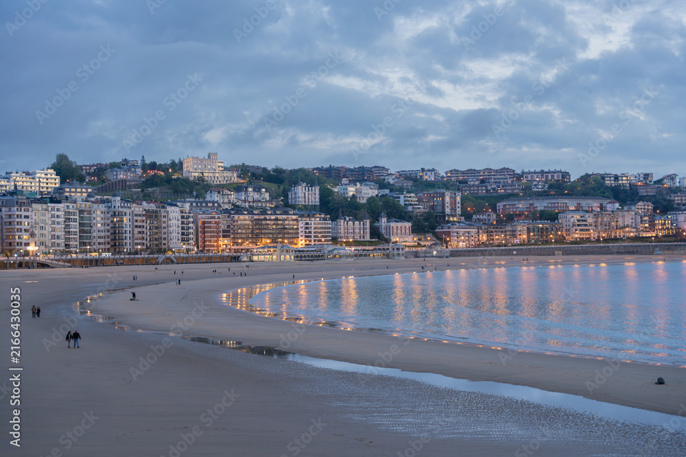 Naklejka premium Golden Sunset over La Concha Bay and Beach in San Sebastian, Basque Country, Spain