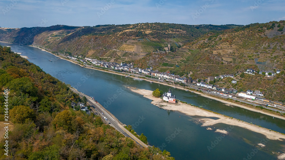 Fototapeta premium Low water level at Pfalzgrafenstein Castle in the Rhine near Kaub at Rhine Kilometer 546, Rhineland Palatinate, Germany