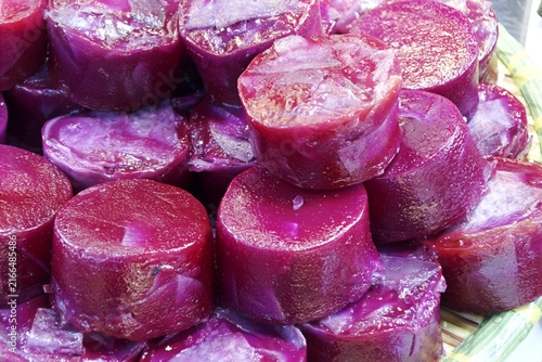 Fotografía Vibrant Banh Khoai Mon, Traditional Purple Taro Cake Delicacy Displaying Rich Cu