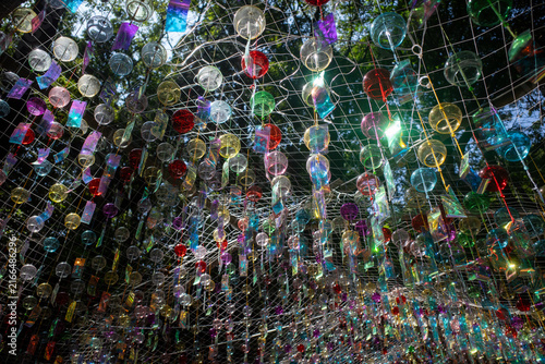 Cuadro en lienzo Dense Canopy Of Japanese Glass Wind Chimes In Summer