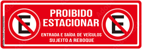 Obraz na plátně Sign in Portuguese saying: no parking, vehicle entrance and exit area, towing en