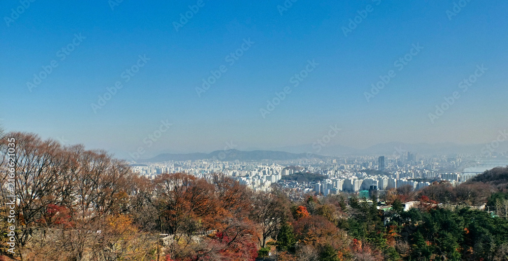 Fototapeta premium High angle view of Seoul city with mountain and clear blue sky'