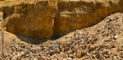 Retaining wall structure with soil nailing on excavated earth bank