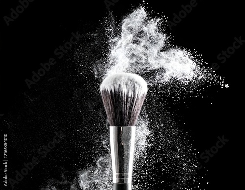 Vertical powder explosion from cosmetic brush