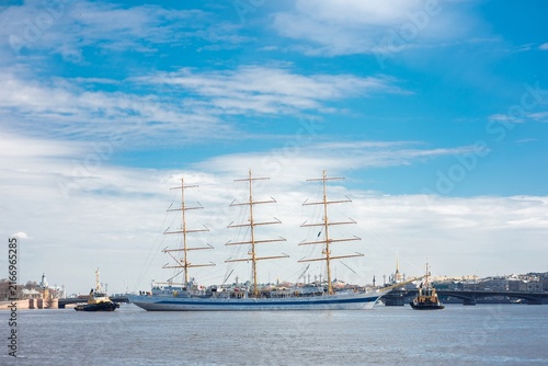 Foto Frigate sailing on Neva River in Saint Petersburg, Russia, three-masted tall shi