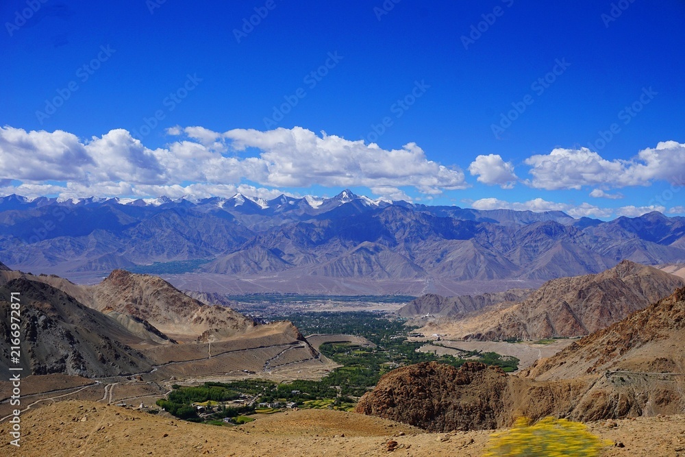 Fototapeta premium Ladakh, India: Panoramic view of the Himalayas from Khardungla Pass 