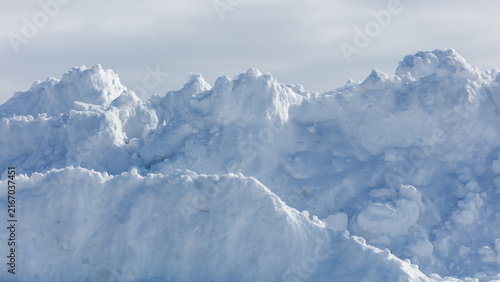 фотографія Snowy mound rises under pale sky