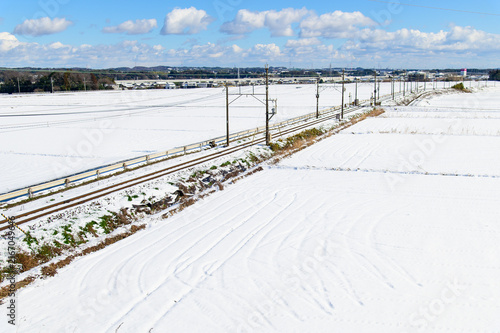 雪晴れのとても美しい田舎の景色A stunningly beautiful countryside landscape after the snow, under clear skies