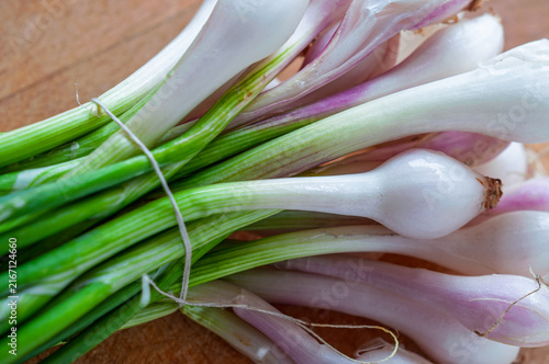 Quadro su tela Close‑up of a bundle of fresh spring onions, also known as green onions or scall