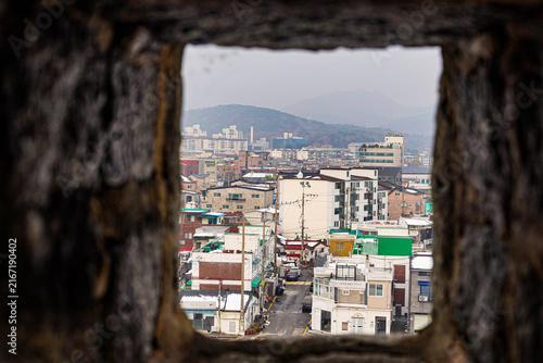 фотографія Suwon cityscape view through historic fortress wall embrasure