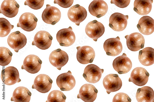 Fotografie Pattern of whole brown onions arranged in a grid, isolated on a white background