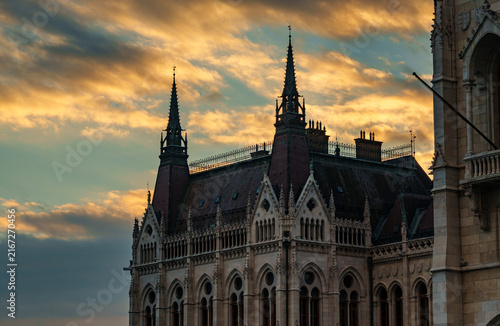 Принти на полотні Majestic view of the Hungarian Parliament Building in Budapest at sunset with dr