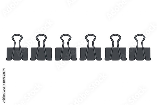 Una fila horizontal de seis clips de papel metálicos negros dispuestos uniformemente sobre un fondo blanco limpio, ideales para material de oficina, organización y conceptos de papelería.