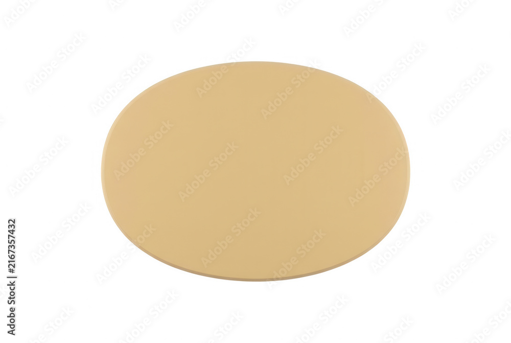 Obraz premium Pusty, beżowy owalny kształt na czystym białym tle, idealny jako minimalistyczna podkładka lub element graficzny do projektów wymagających miejsca na tekst lub logo.