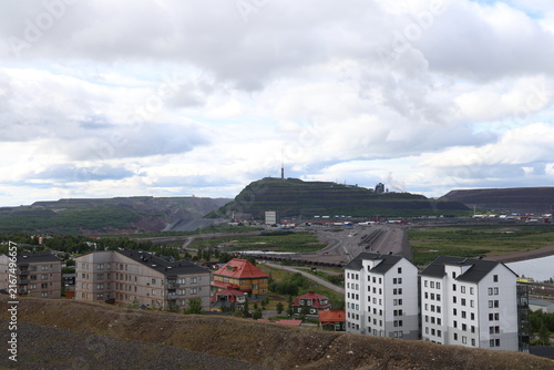 Quadro su tela High-angle panoramic view of Kiruna cityscape showing modern residential apartment buildings against the backdrop of the massive LKAB iron ore mine