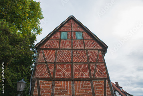 Fotografie Medieval Half-Timbered Kantorhaus at the Historic Münsterkirchplatz in Herford