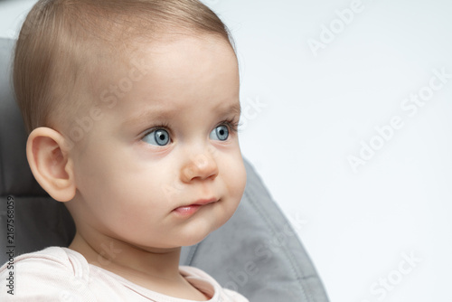 Fotografie Baby's thoughtful expression caught in a close-up