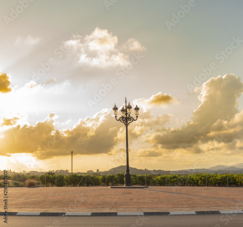 farola barroca en rotonda