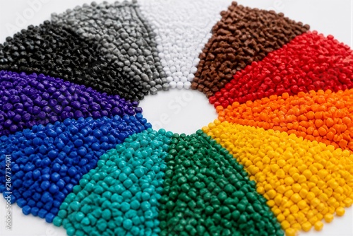 Obraz na płótnie Colorful plastic pellets arranged in circular pattern on white
