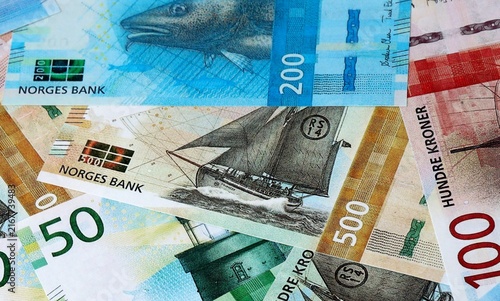 Foto Norwegian krone money bills in pile on table
