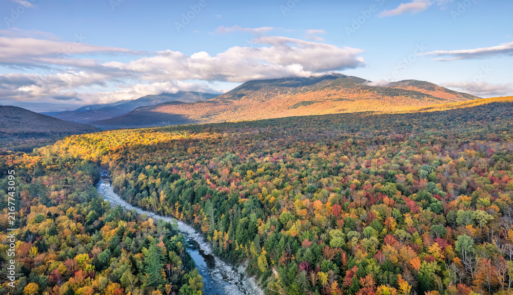Obraz premium Autumn sunrise on White Mountain Road - New Hampshire 