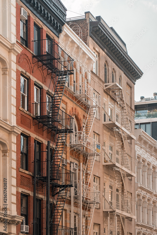 Fototapeta premium Street perspective of architecture in Tribeca Manhattan, New York City. SoHo, Chinatown, Financial District, Little Italy, Nolita