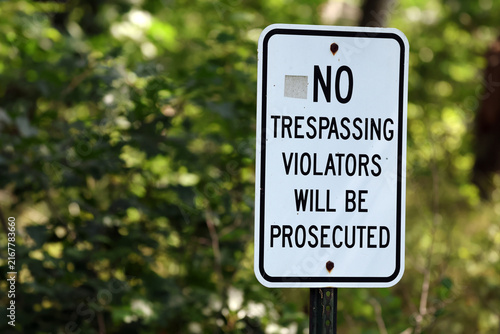 Foto No Trespassing Violators Will Be Prosecuted Warning Sign