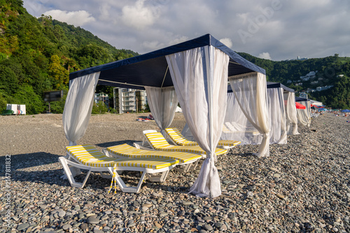 Fotografía Beach with sun loungers sea view