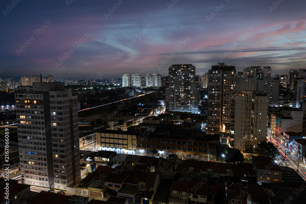 Fototapeta premium Nighttime photo of the Lapa neighborhood in Sao Paulo with a magnificent sky.