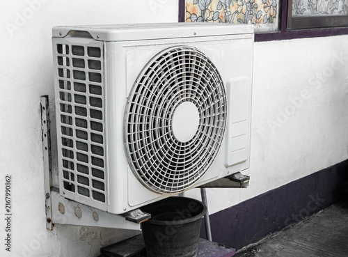 Fotografía Air conditioner air compressor cold electric fan cooling temperature external on