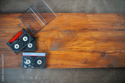 Bild auf Leinwand Vintage vhs tapes on a rustic wooden table