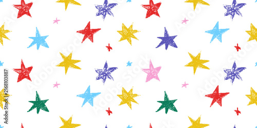 Rainbow colored stars with rough chalk, crayon texture, hand drawn doodle seamless pattern. Naive funny print for kids wear and nursery design. Fun vector illustration on transparent background