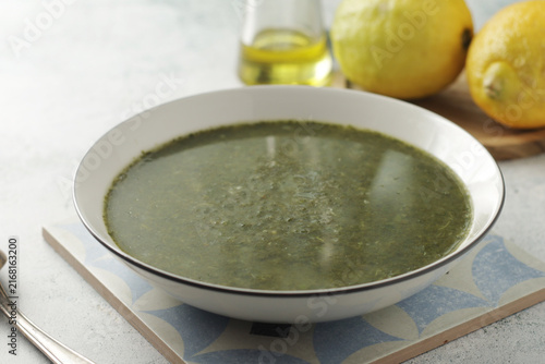 Cuadro en lienzo A bowl with traditional Greek spinach soup Spanakosoupa